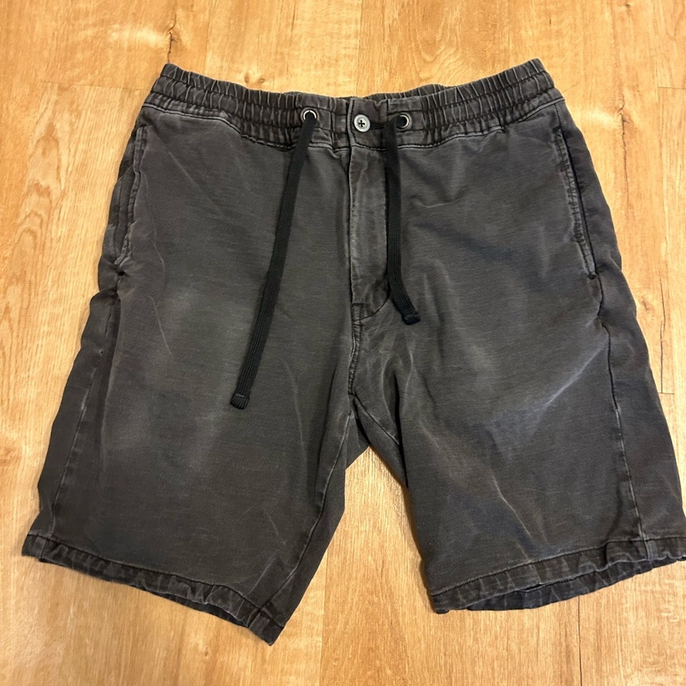 Levi’s Men Black Shorts Size Medium